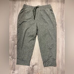 Women's DSG Athletic Gray Capri Joggers- Size Medium- Pre-owned